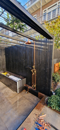 douche die buiten staat